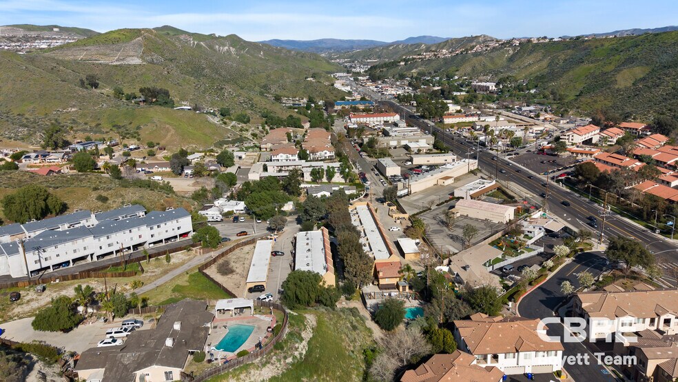 More Photos Of 18046 Beneda Ln, Santa Clarita Apartments For Sale