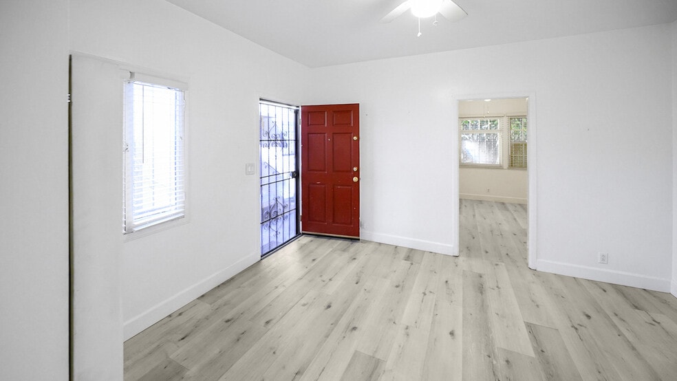 More Photos Of 716 W 30th St, Los Angeles Apartments For Sale