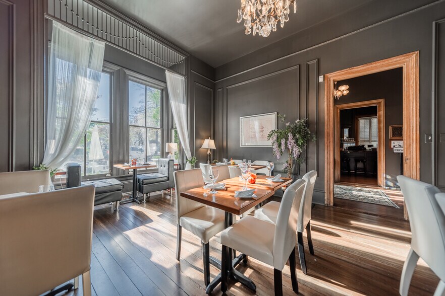 More Photos Of 224 W 10th St, Charlotte Restaurant For Sale