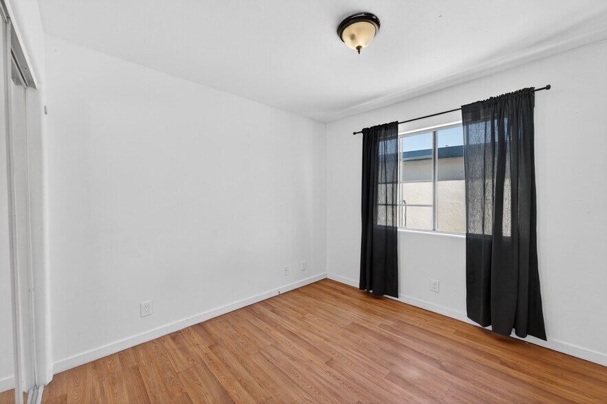 More Photos Of 4930 W Point Loma Blvd, San Diego Apartments For Sale