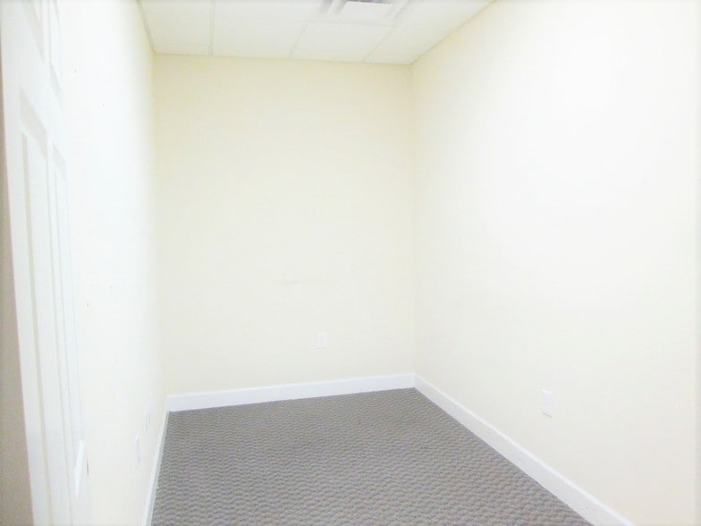 More Photos Of 4568 Lawrenceville Hwy NW, Lilburn Office For Sale