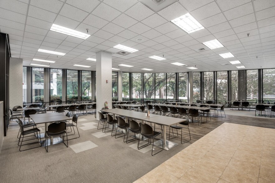 More Photos Of 8360 Lyndon B Johnson Fwy, Dallas Office For Sale