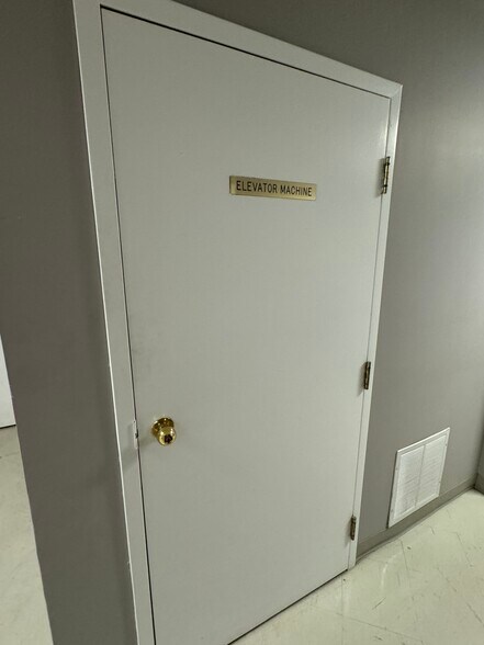 More Photos Of 725 Gibralter St, Norfolk Flex For Sale