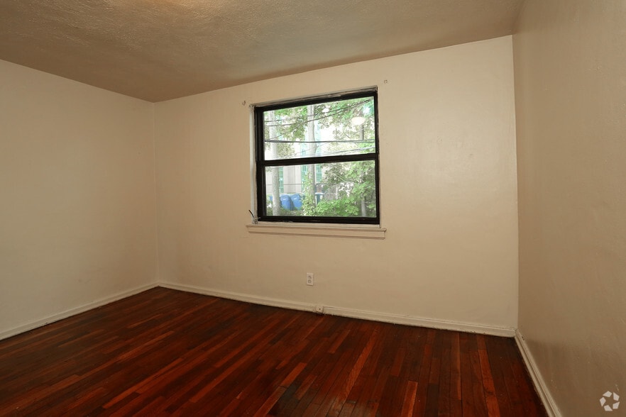 More Photos Of 35 Woodland Dr, Hartford Apartments For Sale