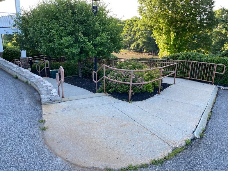 More Photos Of 19 Bridge St, Kittery Coworking Space