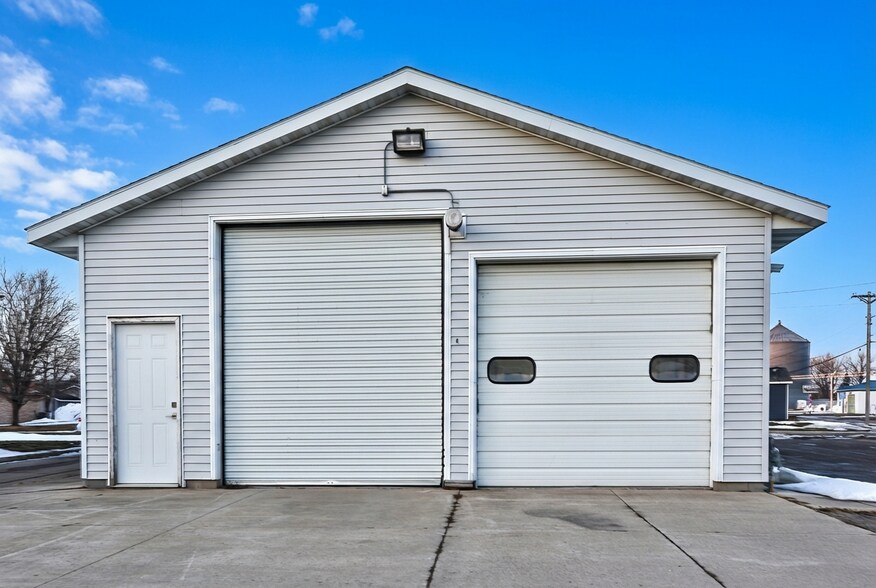 More Photos Of 316 S Highway Ave, Blooming Prairie Light Manufacturing For Sale