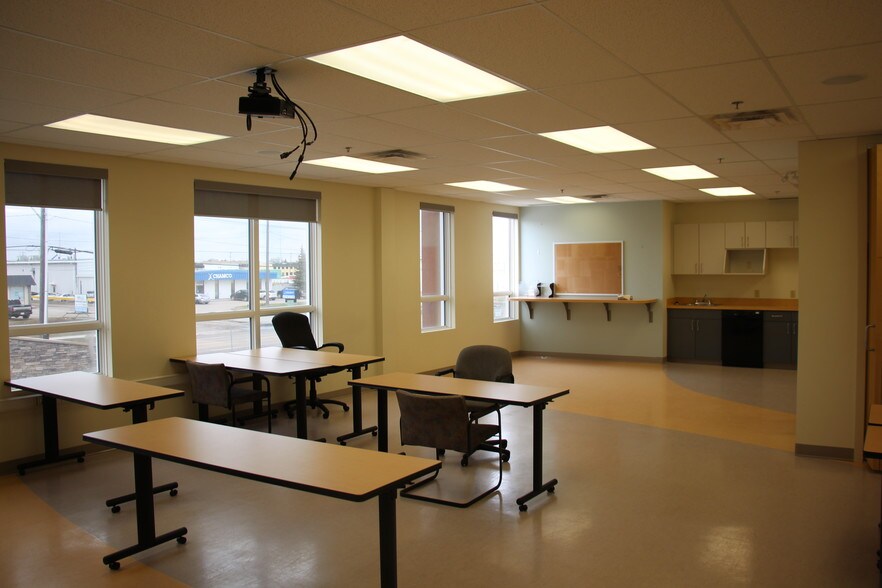 More Photos Of 9452 51 Av NW, Edmonton Office For Lease
