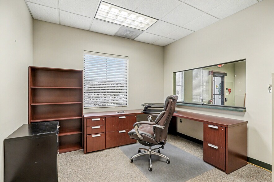 More Photos Of 5360 Hampton Pl, Saginaw Office For Sale
