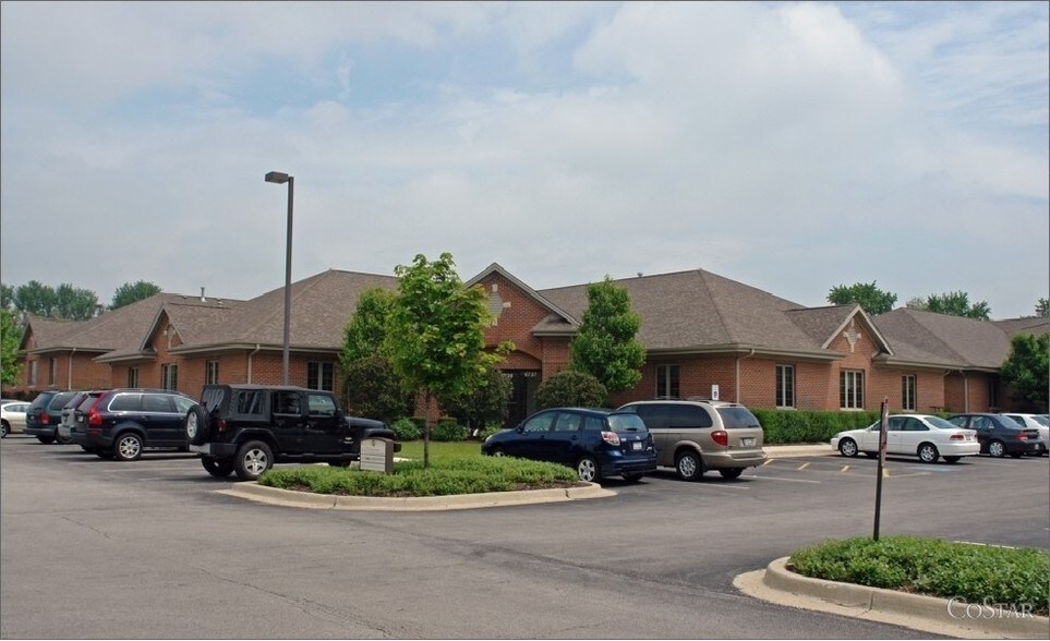 More Photos Of 6743-6747 S Kingery Hwy, Willowbrook Office For Lease