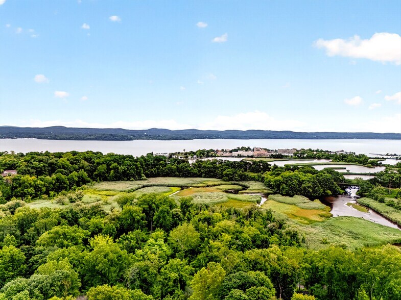 More Photos Of 79 S Liberty Dr, Stony Point General Retail For Sale