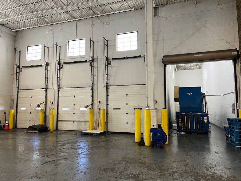 More Photos Of 933 Tower Rd, Mundelein Warehouse For Sale