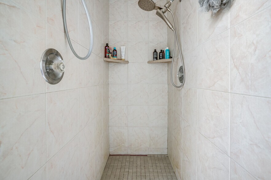 More Photos Of 3 Elm Hill Rd, Peterborough Freestanding For Sale