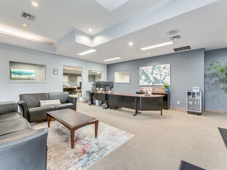 More Photos Of 1215 NE Baker St, Mcminnville Office For Sale