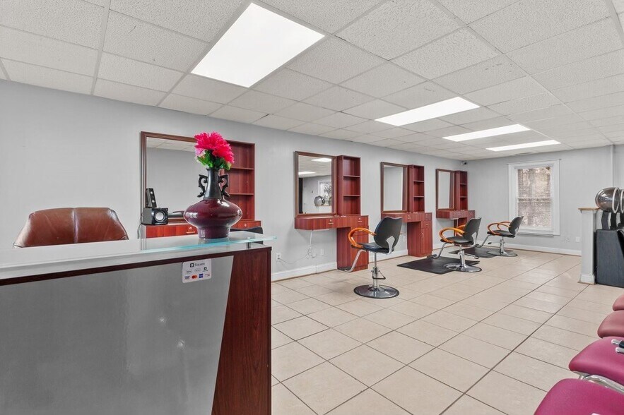 More Photos Of 1211-1221 Mall Dr, Richmond Office For Lease