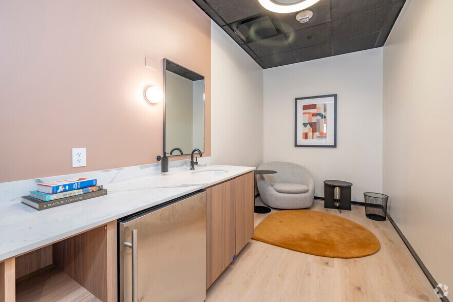 More Photos Of 201 E Washington St, Phoenix Coworking Space