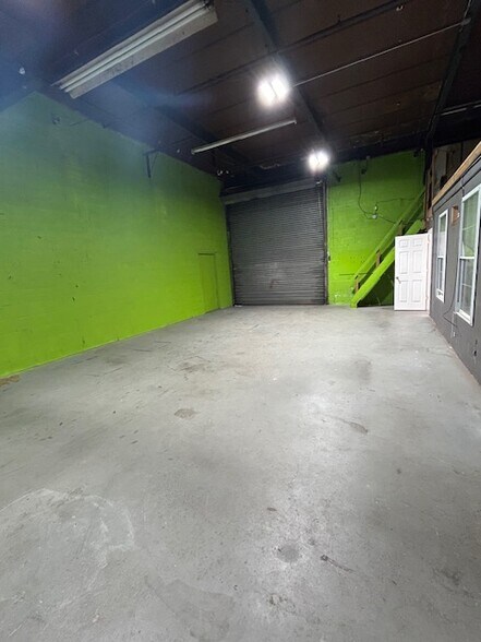 More Photos Of 55 Central Ave, Farmingdale Warehouse For Lease