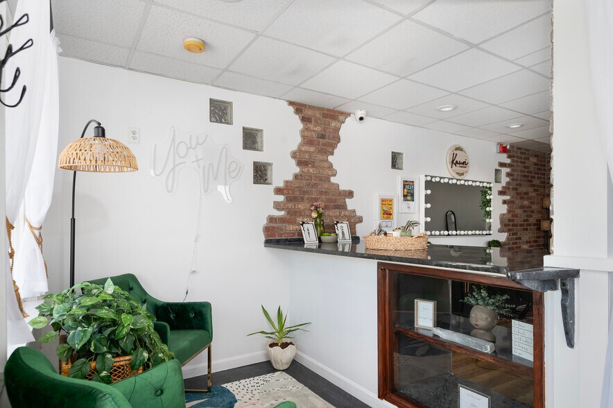 More Photos Of 15 Thomas St, North Providence Freestanding For Sale