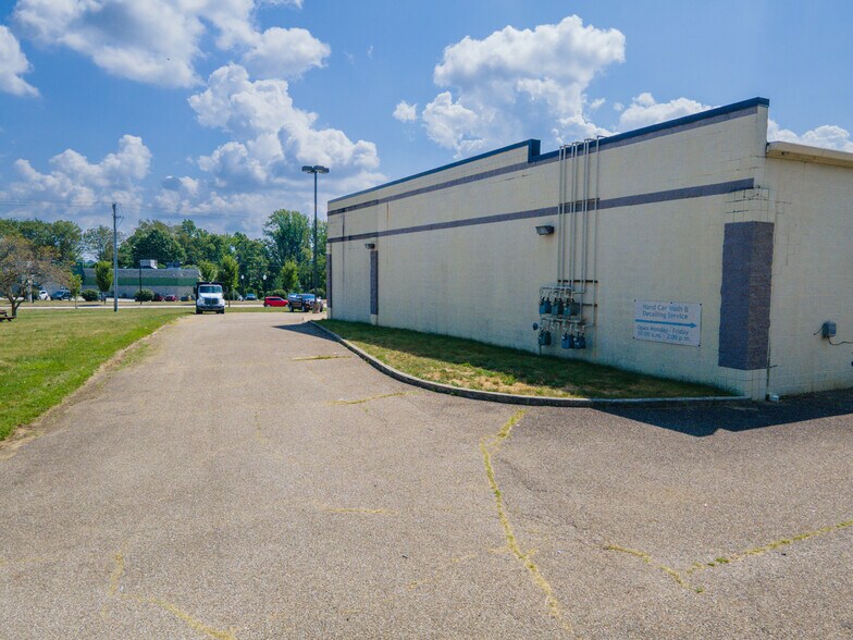 More Photos Of 2052-2070 Romig Rd, Akron Storefront For Sale