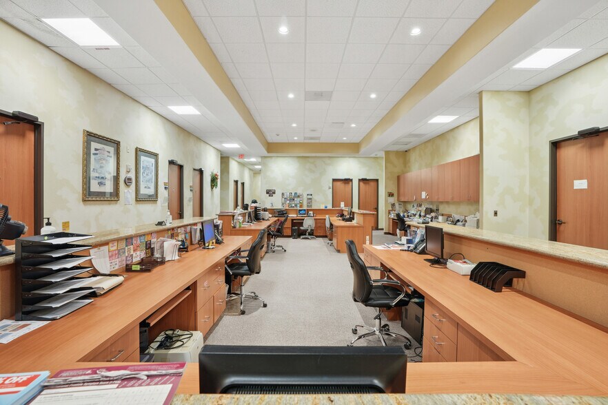 More Photos Of 11706 Fallbrook Dr, Houston Medical For Lease