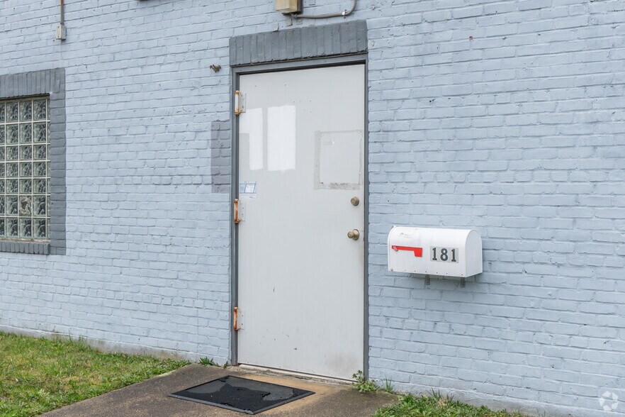 More Photos Of 181 E Hoffman Ave, Lindenhurst Warehouse For Sale