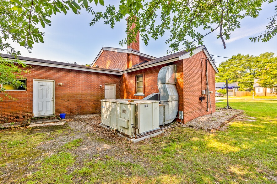 More Photos Of 1106 N Water St, Lumberton Religious Facility For Sale