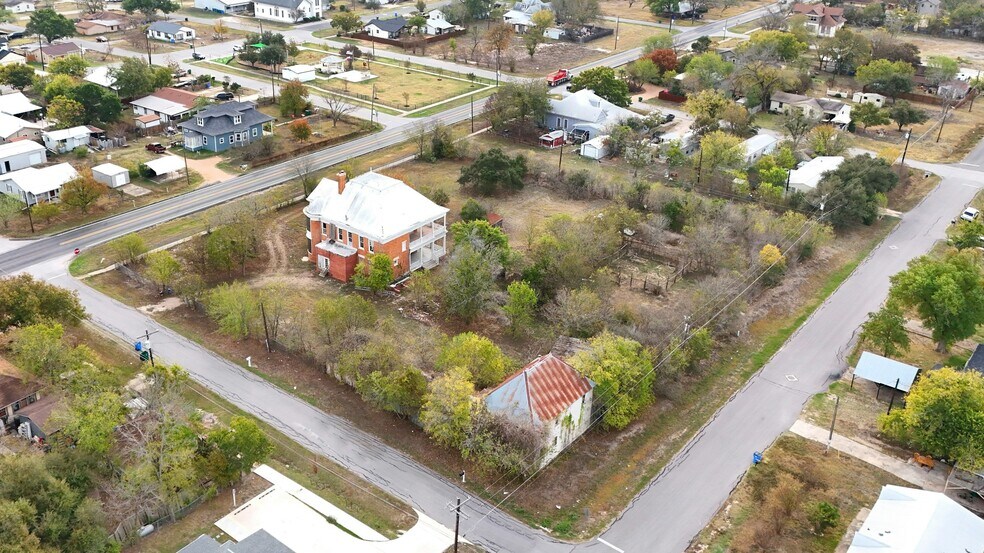 More Photos Of 709 N Lexington St, Manor Specialty For Sale