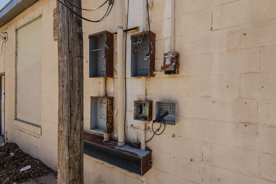 More Photos Of 470 N Seneca St, Wichita Warehouse For Sale