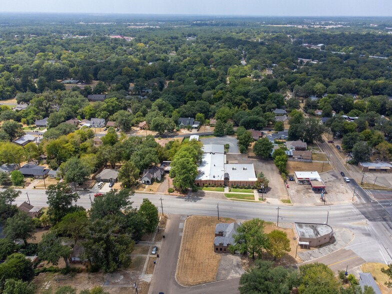 More Photos Of 611 S Mobberly Ave, Longview Flex For Sale