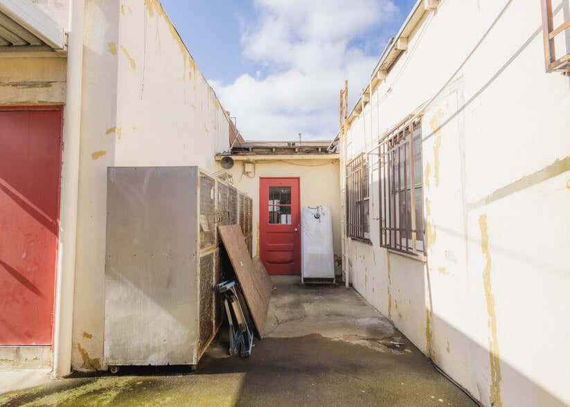 More Photos Of 11149 Garvey Ave, South El Monte Veterinarian Kennel For Sale