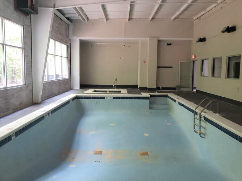 214 Northside Dawson Dr, Dawsonville, GA 30534 Showroom For Sale