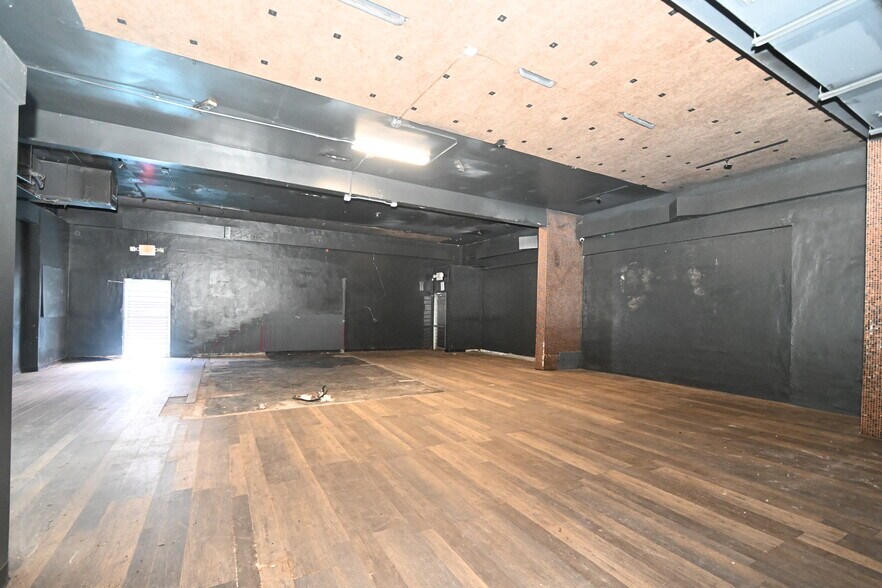 More Photos Of 47 W Amelia St, Orlando Bar For Sale