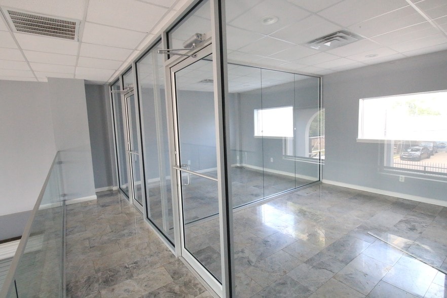 More Photos Of 5827 Star Ln, Houston Warehouse For Sale