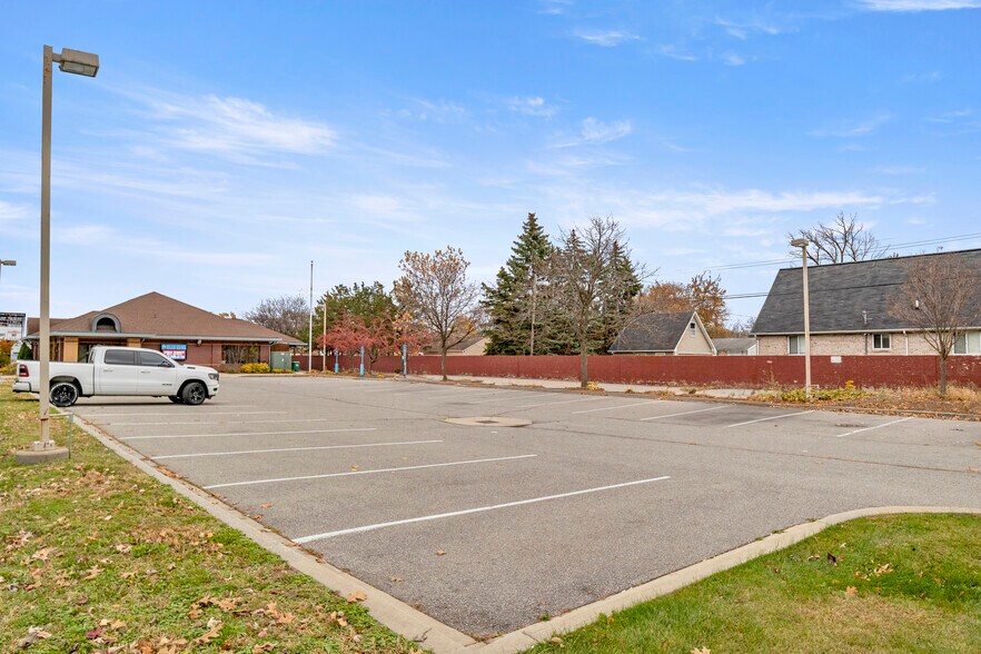 More Photos Of 27621 Warren Rd, Garden City Freestanding For Lease