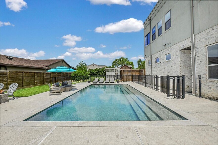 More Photos Of 316 Morningside Dr, Friendswood Loft Creative Space For Sale
