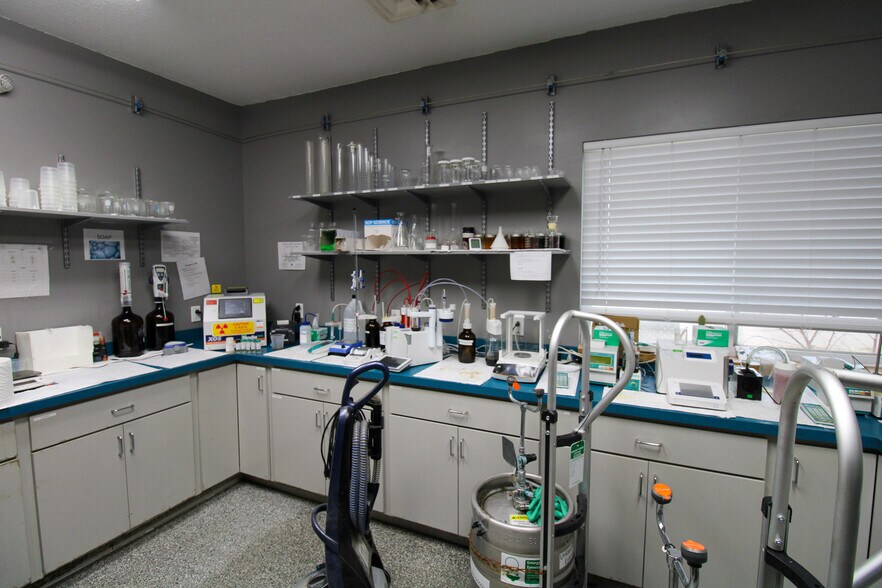 More Photos Of 5640 44th Ave S, Clinton Office For Sale