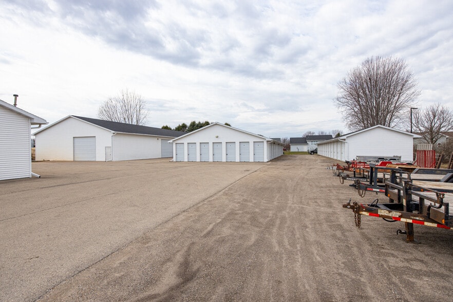 More Photos Of 1375 N Shawano St, New London Flex For Sale