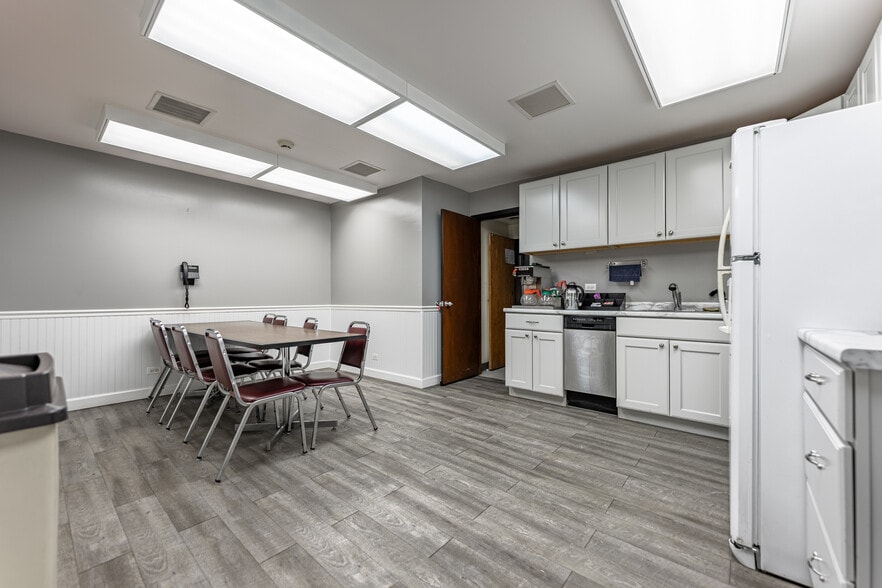 More Photos Of 5430 Saint Charles Rd, Berkeley Office For Sale