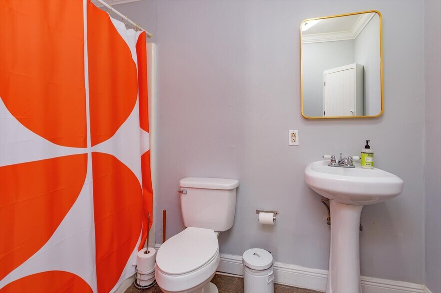 More Photos Of 37 Hill Ave, Orlando Flex For Sale