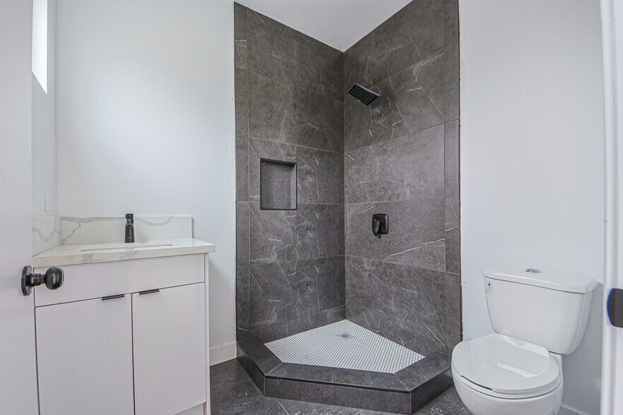 More Photos Of 6461 Woodley Ave, Van Nuys Apartments For Sale