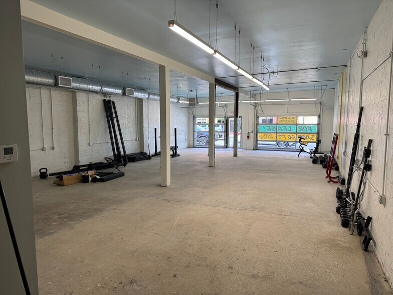 More Photos Of 127 SE 3rd St, Lees Summit Freestanding For Lease