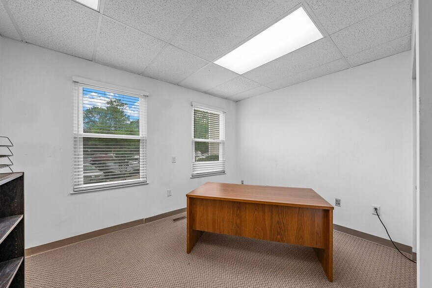 More Photos Of 59 Avenue at the Commons, Shrewsbury Medical For Lease