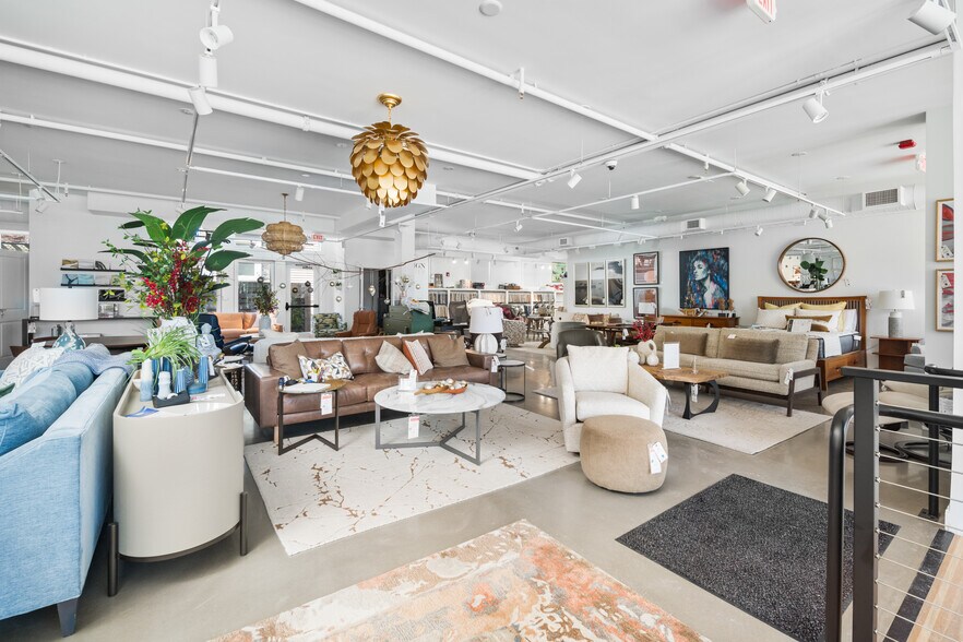More Photos Of 40 Bridge St, Portsmouth Storefront Retail Residential For Sale