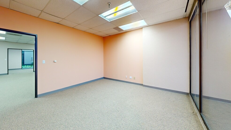 More Photos Of 8700 N Stemmons Fwy, Dallas Office For Sale
