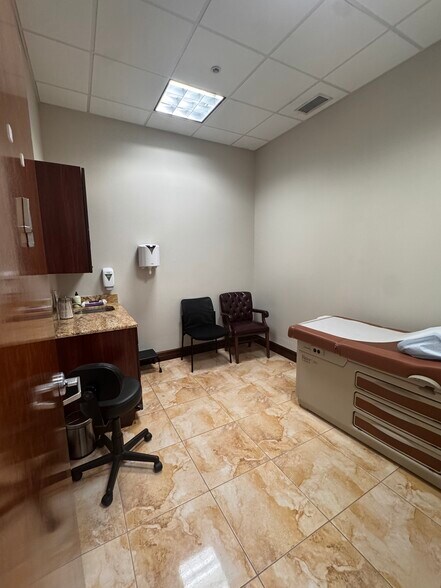 More Photos Of 14131 Metropolis Ave, Fort Myers Medical For Lease