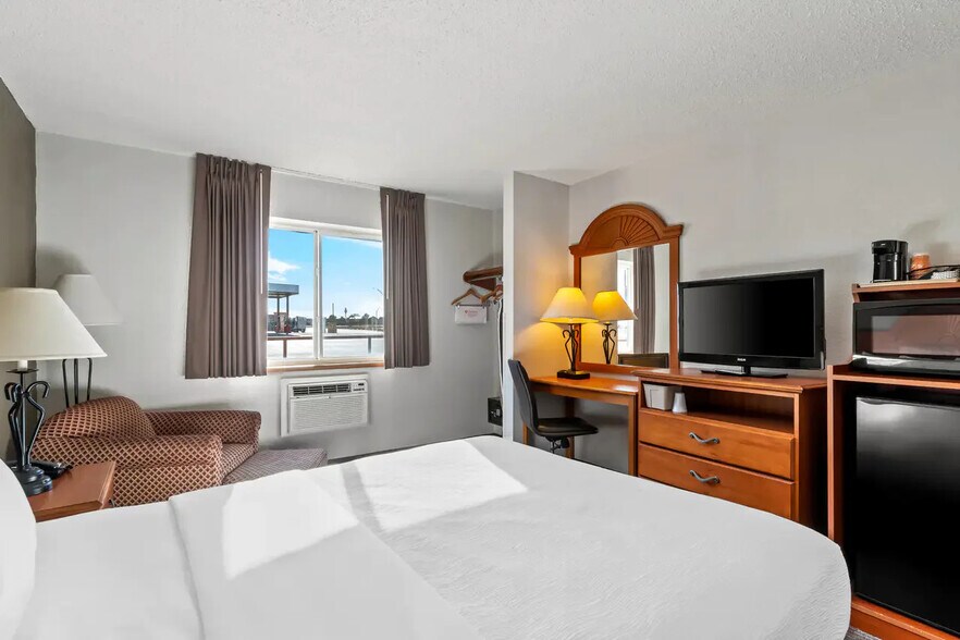 More Photos Of 730 E Jennifer Ln, Sidney Hotel For Sale