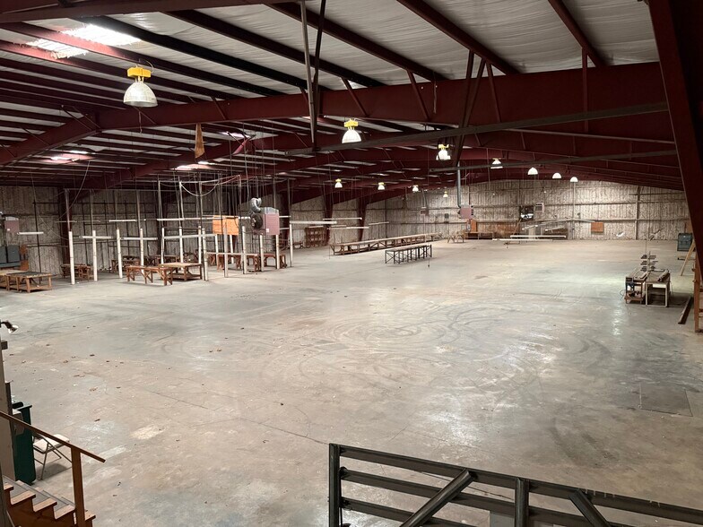 More Photos Of 1054 Goldenrod St, Leeds Warehouse For Lease