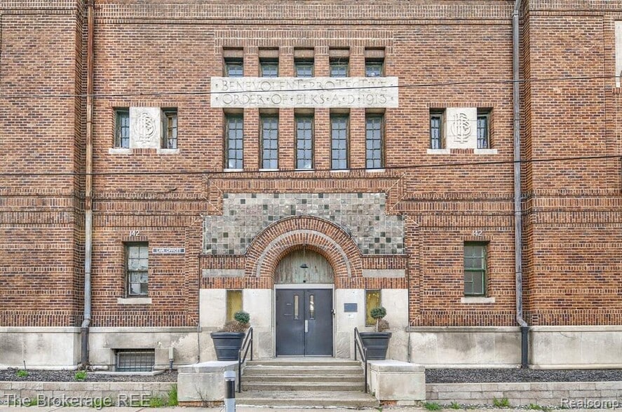 More Photos Of 142 W 2nd St, Flint Office For Sale