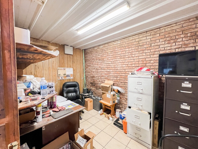 More Photos Of 1106 W Main St, Olney Auto Repair For Sale