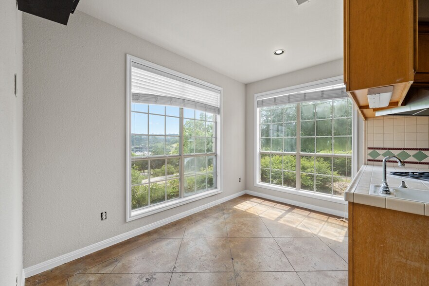 More Photos Of 19019 TX-71, Spicewood Office Residential For Lease