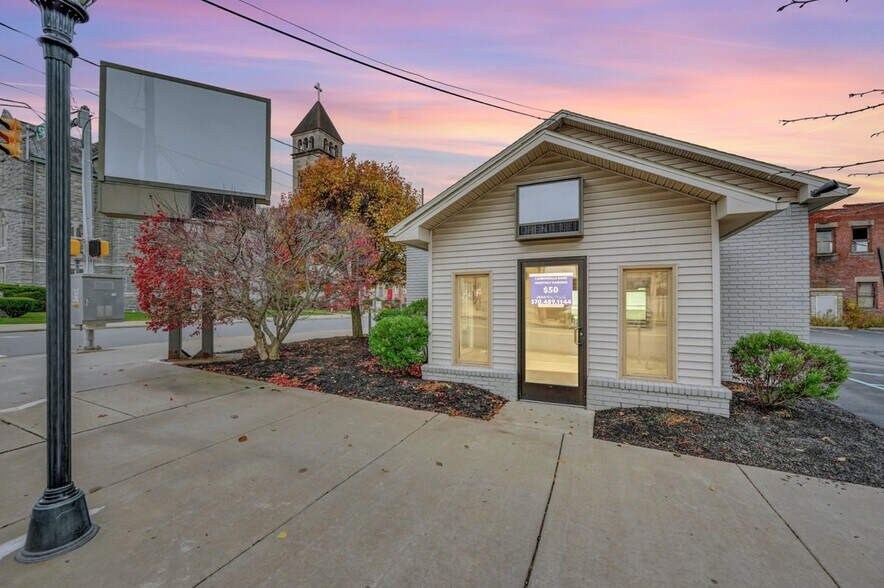 More Photos Of 67 Salem Ave, Carbondale Storefront Retail Office For Sale